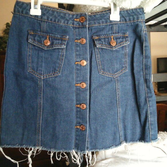 Cute Button Up Denim Skirt - Picture 3 of 3